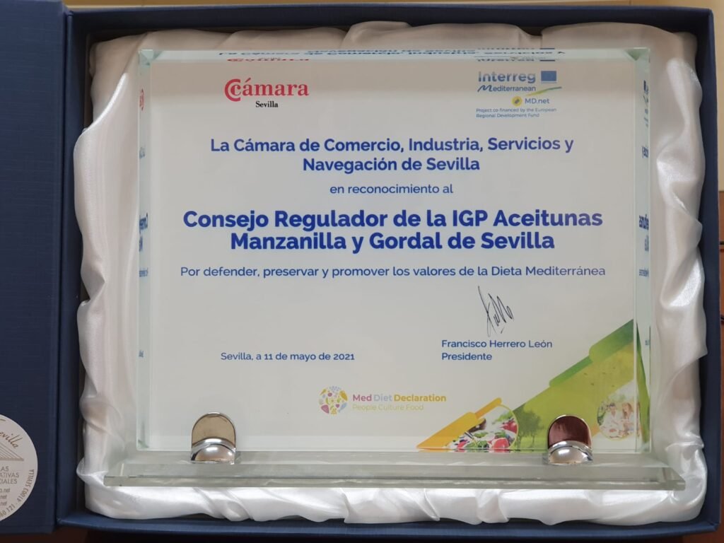 La Indicación Geográfica Protegida Aceitunas Manzanilla y Gordal de Sevilla premiada por la promoción de la Dieta Mediterranea. 2 La Indicación Geográfica Protegida Aceitunas Manzanilla y Gordal de Sevilla premiada por la promoción de la Dieta Mediterranea. 1