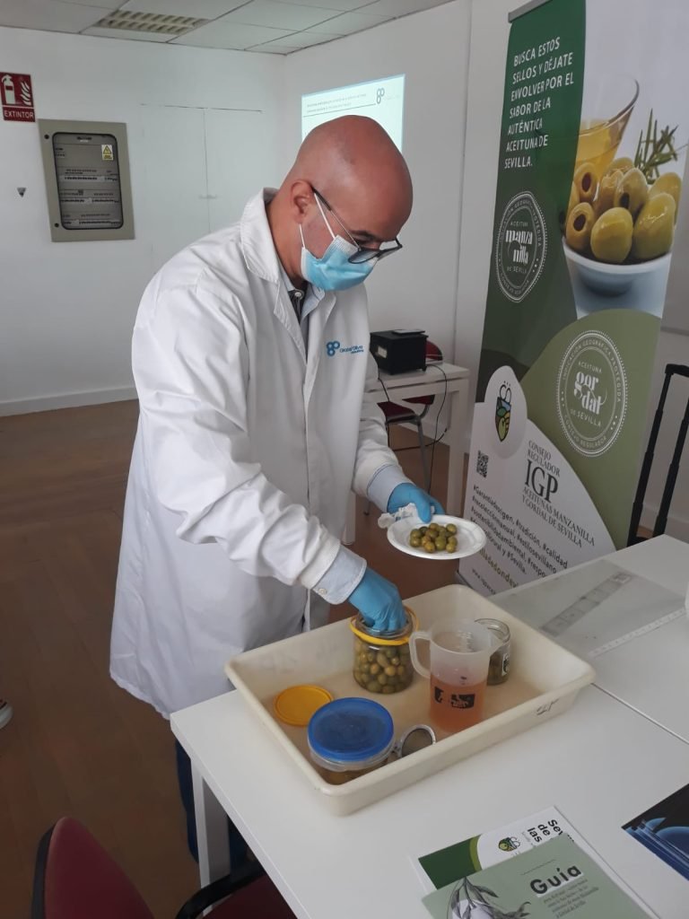 Finaliza con éxito el I Curso de Formador de Catadores de Aceitunas de mesa. 2 Finaliza con éxito el I Curso de Formador de Catadores de Aceitunas de mesa. 1
